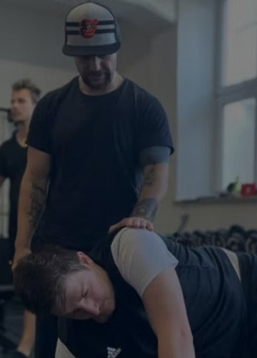 Demian, der Gründer und Inhaber von Basix Gym Augsburg, zertifizierter Personal Trainer mit 20 Jahren Erfahrung